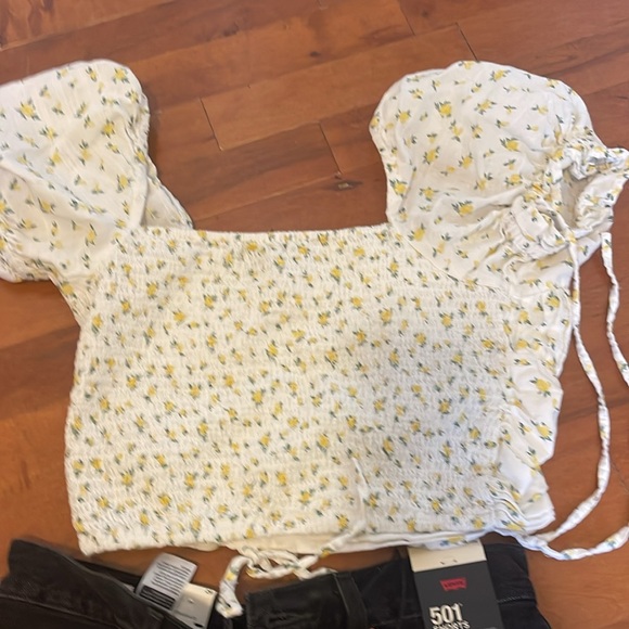 Forever21 lemon crop top - Picture 2 of 3